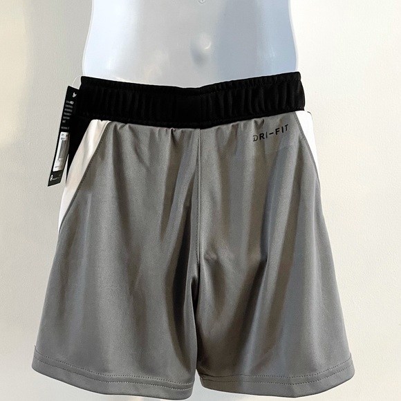 🆕Boy’s Nike Dri-Fit Shorts - Picture 5 of 9